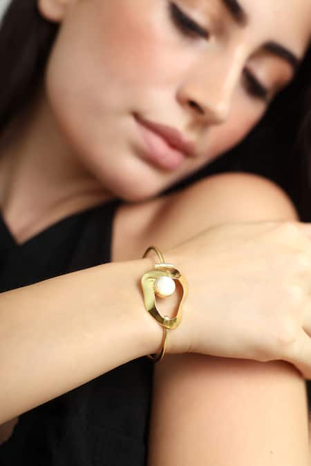 Buy_Varnika Arora_White Pearls Breeze Encrusted Bracelet _Online_at_Aza_Fashions