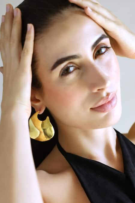Varnika Arora Gold Plated Dune Wind Shaped Hoops Online at Aza Fashions Varnika Arora_Gold Plated Dune Wind Shaped Hoops _Online_at_Aza_Fashions