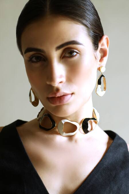Varnika Arora Black Tidal Abstract Motif Necklace Online at Aza Fashions Varnika Arora_Black Tidal Abstract Motif Necklace _Online_at_Aza_Fashions