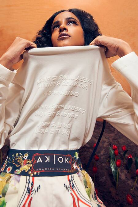Shop_AK-OK_White Cotton Round Neck Calligraphic Embossed T-shirt 