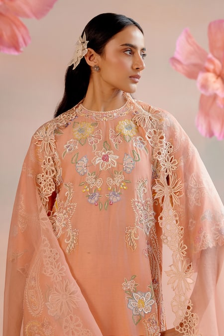 Shop Chandrima Peach Silk Organza Embroidery, Cut Work Floral Pattern Contrast Dupatta at Aza Fashions Shop_Chandrima_Peach Silk Organza Embroidery, Cut Work Floral Pattern Contrast Dupatta _at_Aza_Fashions