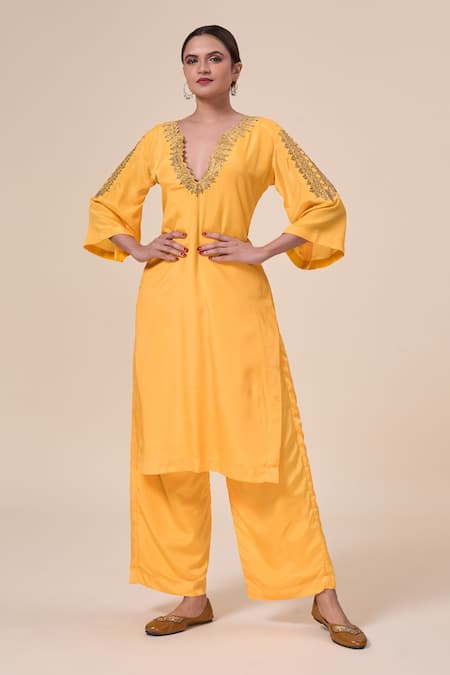 Samyukta Singhania Yellow French Crepe Embroidered Zari Plunge V-neck Border Kurta With Pant 