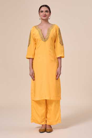 Khwaab By Sanjana Lakhani_Yellow Crepe Embroidery Plunge Neck Zari Border Kurta With Pant _Online_at_Aza_Fashions
