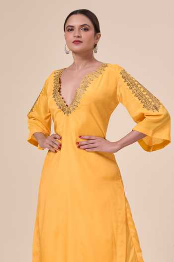 Shop_Khwaab By Sanjana Lakhani_Yellow Crepe Embroidery Plunge Neck Zari Border Kurta With Pant _Online_at_Aza_Fashions