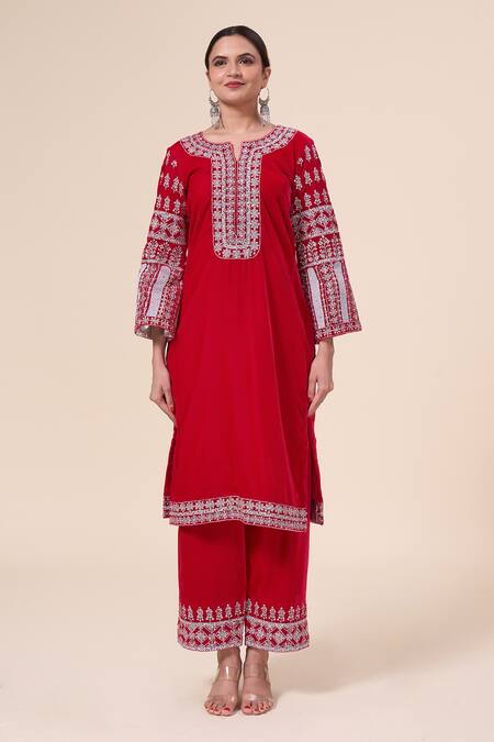 Samyukta Singhania_Fuchsia Velvet, Organza Embroidery, Sequins Split Zari Floral Kurta Pant Set _Online_at_Aza_Fashions