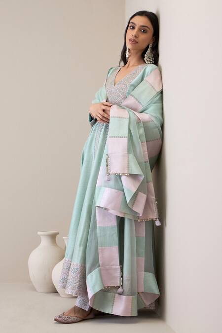 Buy_Ridhimaa Gupta_Green Silk Organza, Viscose Embroidery, Diamonds V-neck Haneen Anarkali Set 