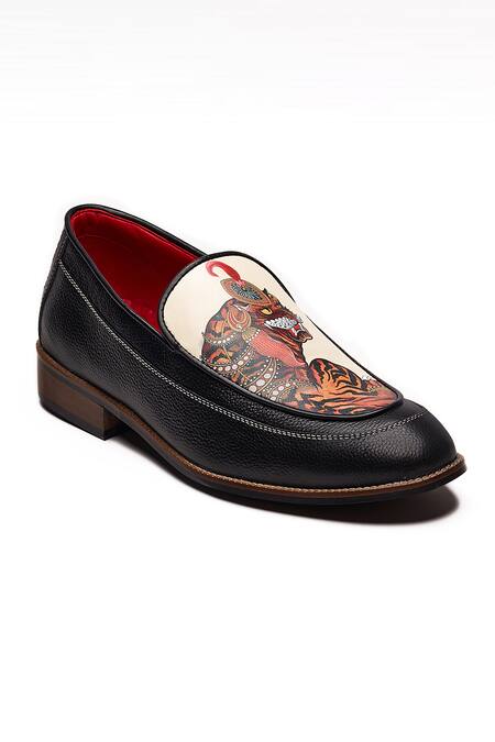 Banjaaran Studio Black Simha The Regal Protector Print Loafers Online at Aza Fashions Banjaaran Studio_Black Simha The Regal Protector Print Loafers_Online_at_Aza_Fashions