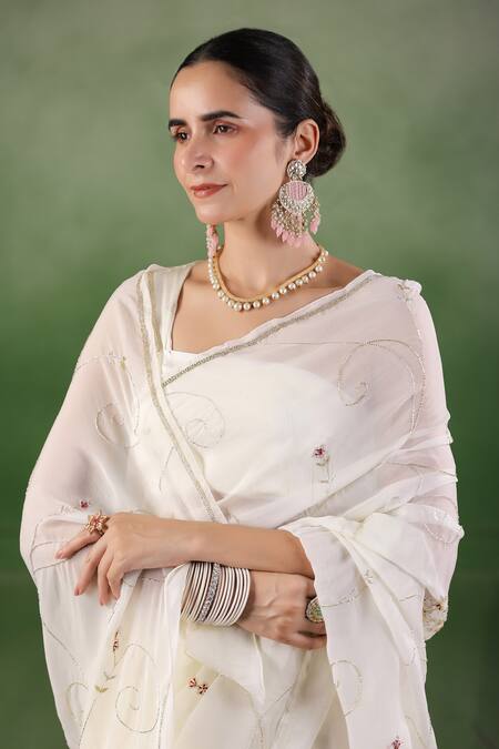 Shop_Geroo Jaipur_White Chiffon Floral Butti Embroidered Saree With Unstitched Blouse Piece _Online_at_Aza_Fashions