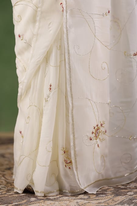 Geroo Jaipur_White Chiffon Floral Butti Embroidered Saree With Unstitched Blouse Piece _at_Aza_Fashions
