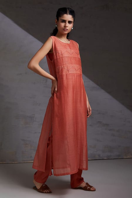 Buy_Shikha Malik_Orange Silk, Chanderi Embroidery Round Neck Annadi Side Tie-up Kurta Pant Set _Online_at_Aza_Fashions