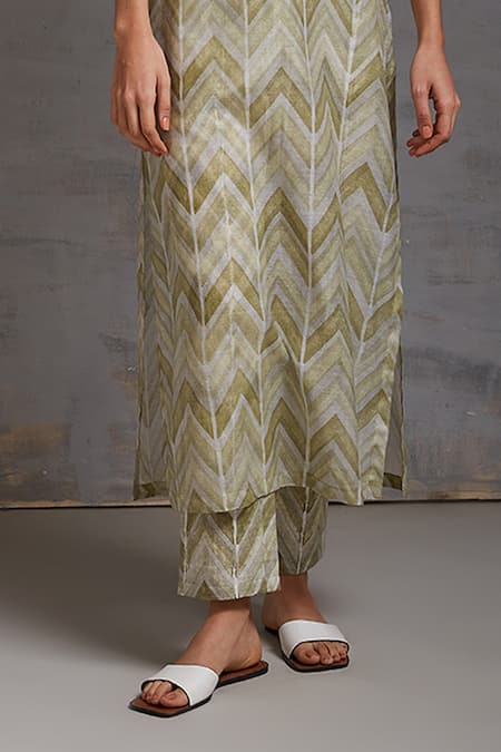 Shikha Malik Green , , Round Chevron Hand Block Print Kurta Set Online at Aza Fashions Shikha Malik_Green , , Round Chevron Hand Block Print Kurta Set _Online_at_Aza_Fashions