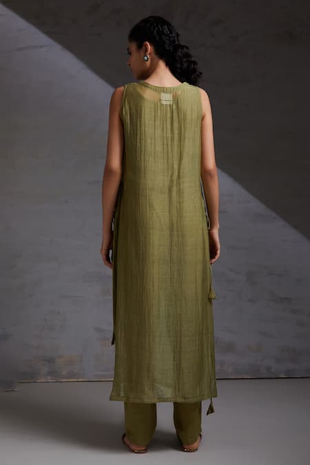 Shop_Shikha Malik_Green Silk, Chanderi Round Neck Side Tie-up Kurta Pant Set _at_Aza_Fashions