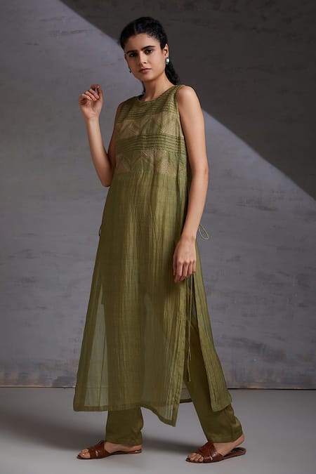 Buy_Shikha Malik_Green Silk, Chanderi Round Neck Side Tie-up Kurta Pant Set _Online_at_Aza_Fashions