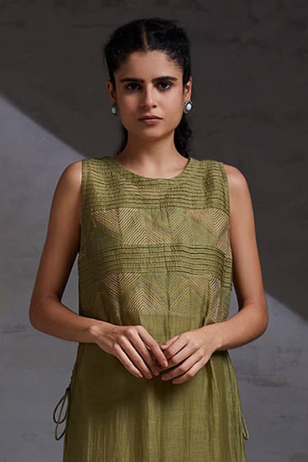 Shikha Malik_Green Silk, Chanderi Round Neck Side Tie-up Kurta Pant Set _at_Aza_Fashions