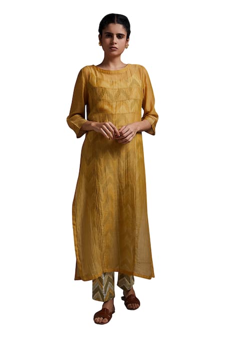Buy_Shikha Malik_Yellow Silk, Chanderi Zari Round Neck Udaya Detailed Kurta Pant Set 
