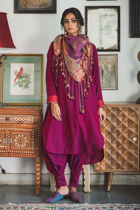 Swatti Kapoor_Pink Handloom Cotton Embroidery Mandarin Collar Falak Handwoven Curved Hem Kurta _Online_at_Aza_Fashions