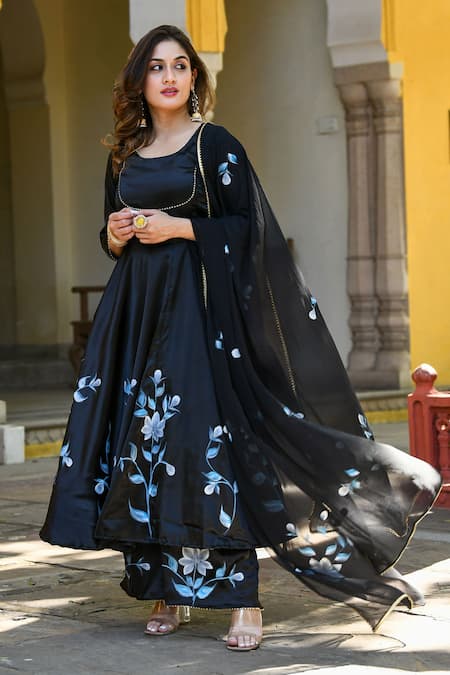 SUTI KAPDA Black Saatan Silk Print Floral Round Anarkali Pant Set 