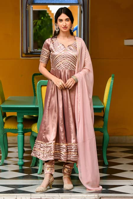 SUTI KAPDA Gota Patti Panelled Anarkali & Pant Set 