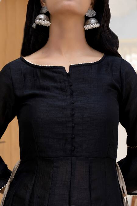 Suti Kapda_Black Chiffon Crepe Plain Round Panelled Kurta With Pant_at_Aza_Fashions