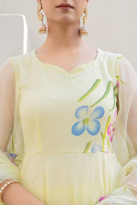 Suti Kapda Yellow Georgette Embroidery Polo Collar Flower Bloom Print Anarkali Pant Set at Aza Fashions Suti Kapda_Yellow Georgette Embroidery Polo Collar Flower Bloom Print Anarkali Pant Set _at_Aza_Fashions