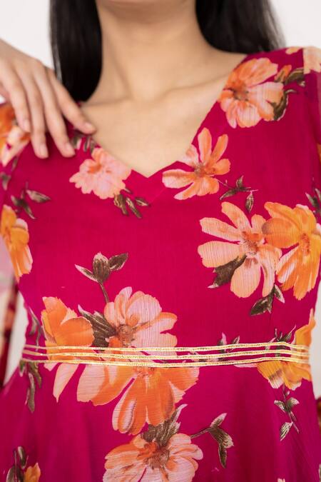 Suti Kapda_Pink Chiffon Embroidery V-neck Printed Lehenga Set _at_Aza_Fashions