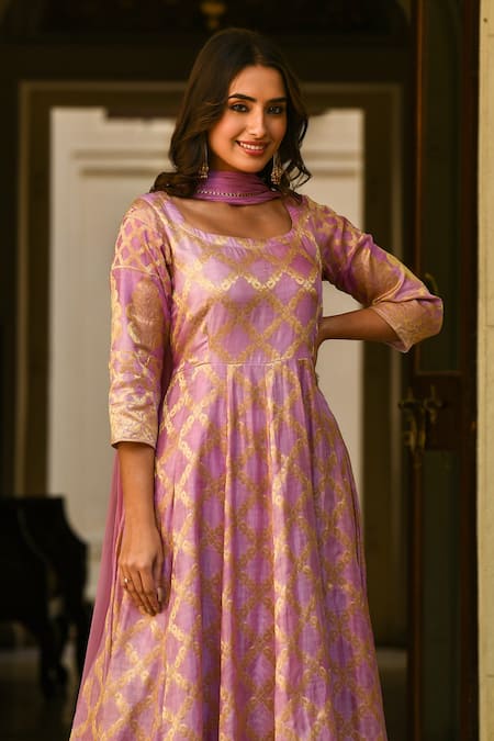 Buy_Suti Kapda_Purple Silk, Chiffon Round Neck Banarasi Woven Anarkali Pant Set 