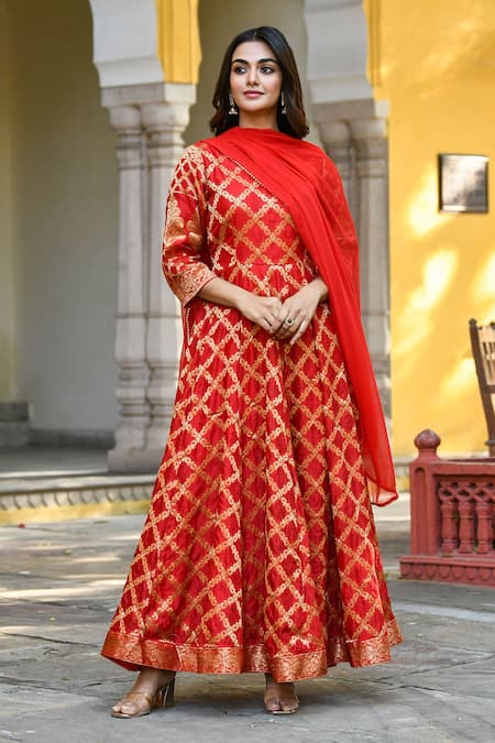 SUTI KAPDA Woven Paisley Pattern Anarkali With Dupatta 