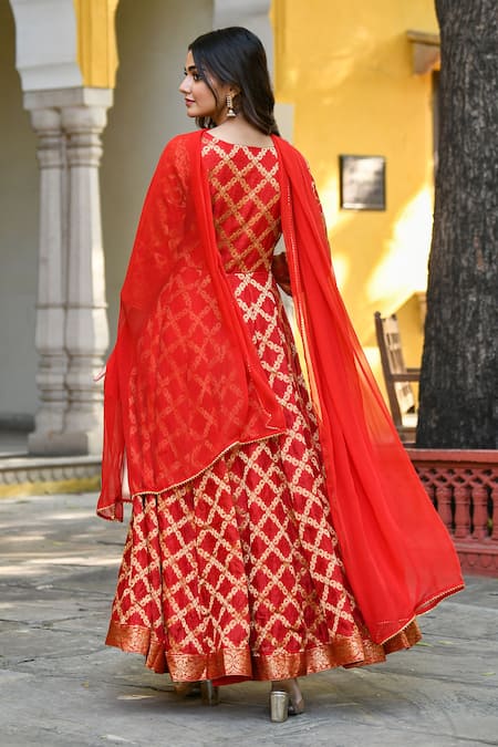 Suti Kapda Woven Paisley Pattern Anarkali With Dupatta 