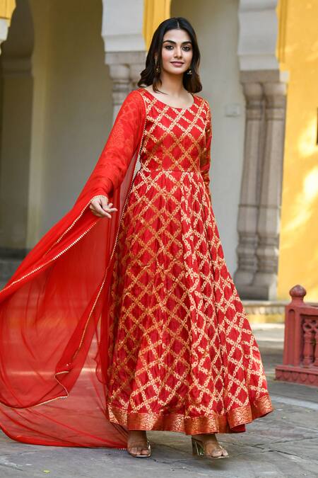 Buy_Suti Kapda_Maroon Brocade, Silk, Chiffon Woven Paisley Pattern Anarkali With Dupatta 
