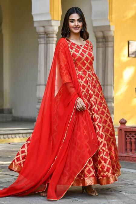 Shop_Suti Kapda_Maroon Brocade, Silk, Chiffon Woven Paisley Pattern Anarkali With Dupatta 