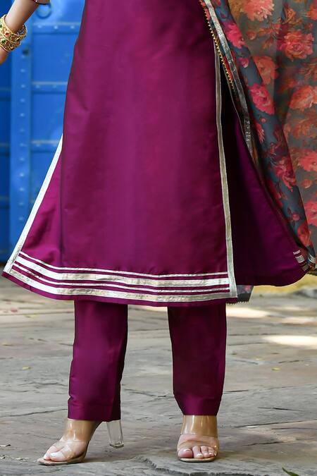 Suti Kapda Purple Taffeta, Silk, Chiffon Lace, Border Kurta Set With Printed Dupatta at Aza Fashions Suti Kapda_Purple Taffeta, Silk, Chiffon Lace, Border Kurta Set With Printed Dupatta _at_Aza_Fashions