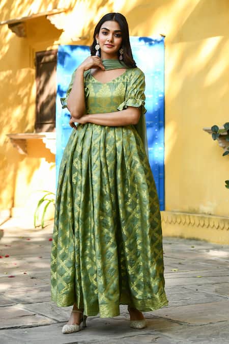 Suti Kapda_Green Silk Zari, Embroidery V-neck Woven Checkered Anarkali With Dupatta_Online_at_Aza_Fashions