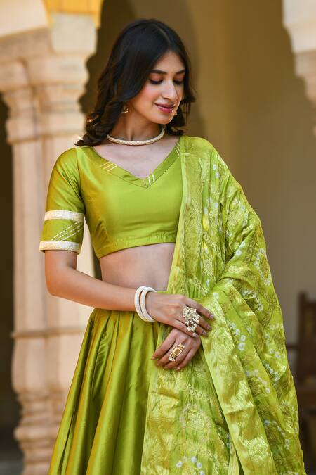 Suti Kapda_Green Taffeta, Silk Lace V-neck Border Panelled Lehenga Set _at_Aza_Fashions