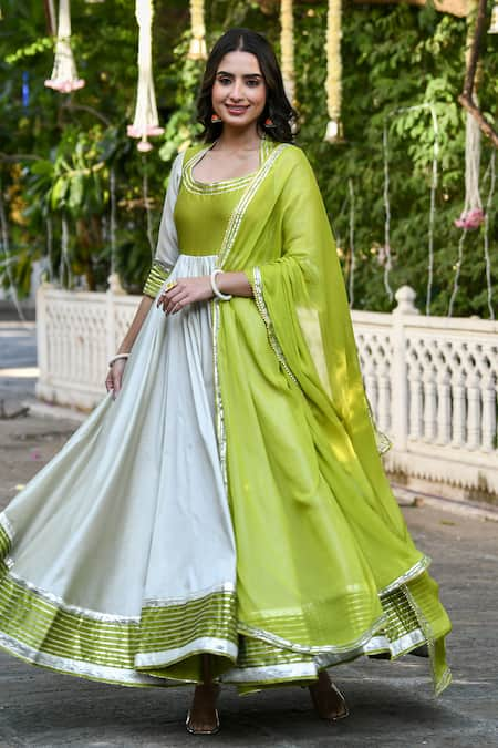 SUTI KAPDA Lace Embellished Colourblock Anarkali With Dupatta 