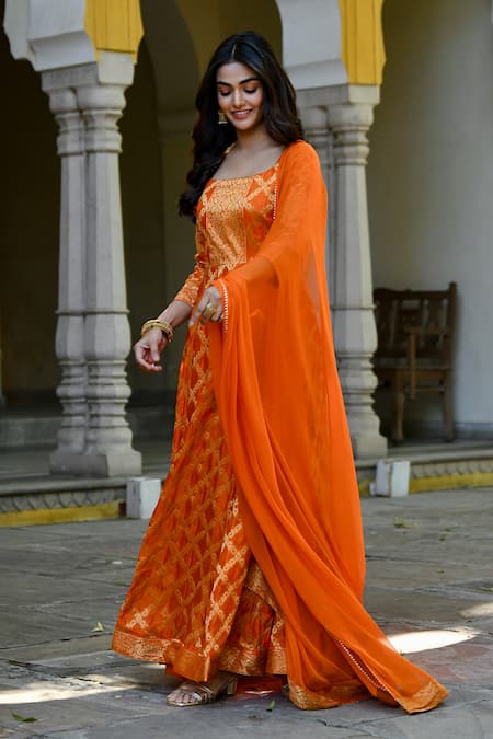 Suti Kapda Woven Zari Paisley Anarkali With Dupatta 