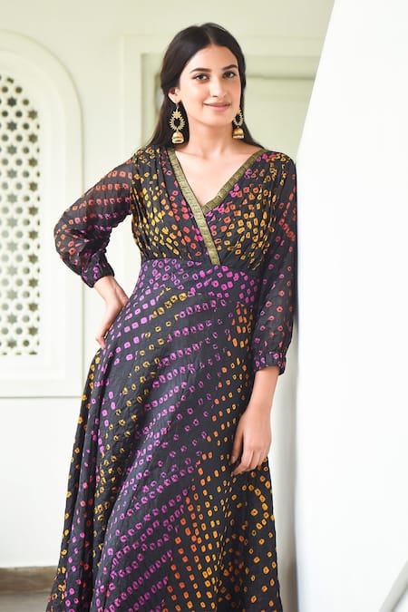 Buy_Suti Kapda_Black Silk Lace V-neck Bandhani Pattern Dress