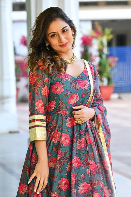 Buy_Suti Kapda_Blue Chanderi Gota Patti, Embroidery Collared Floral Pattern Anarkali Set 