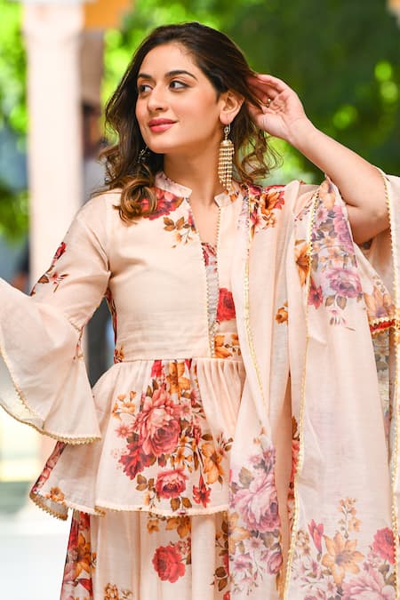 Buy_Suti Kapda_Beige Chanderi Embroidery, Gota Patti V-neck Floral Print Lehenga Set _Online_at_Aza_Fashions