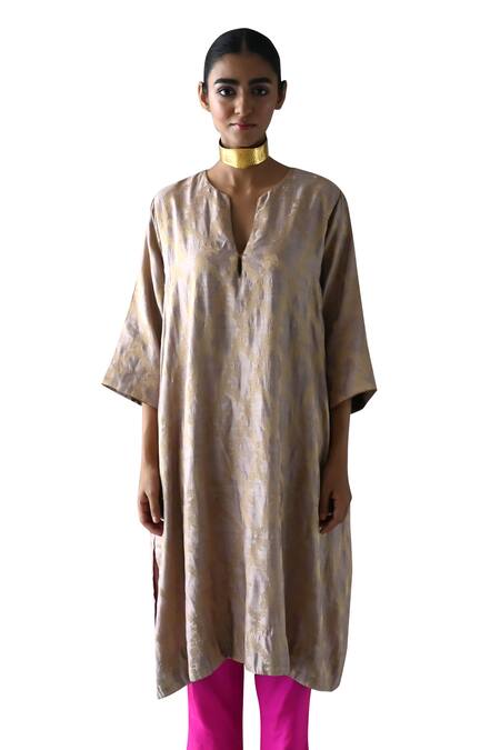 Shorshe Clothing Beige Brocade, Silk Split V-neck Checkered Woven Kurta And Pant Set at Aza Fashions Shorshe Clothing_Beige Brocade, Silk Split V-neck Checkered Woven Kurta And Pant Set _at_Aza_Fashions