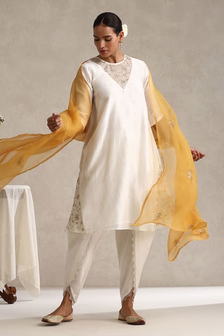 Weaver Story Off White Kurta And Pant Chanderi Hand Embroidered Gota Patti Round Work Set 