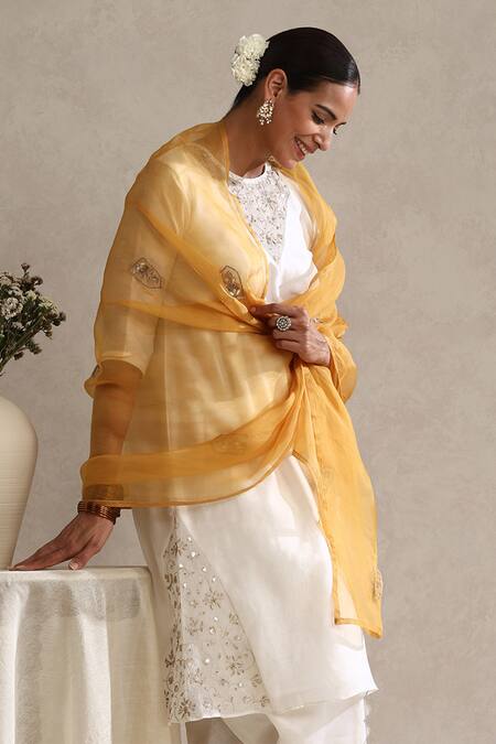 Weaver Story_Off White Chanderi, Organza Embroidery, Gota Patti Hand Work Kurta Pant Set _Online_at_Aza_Fashions