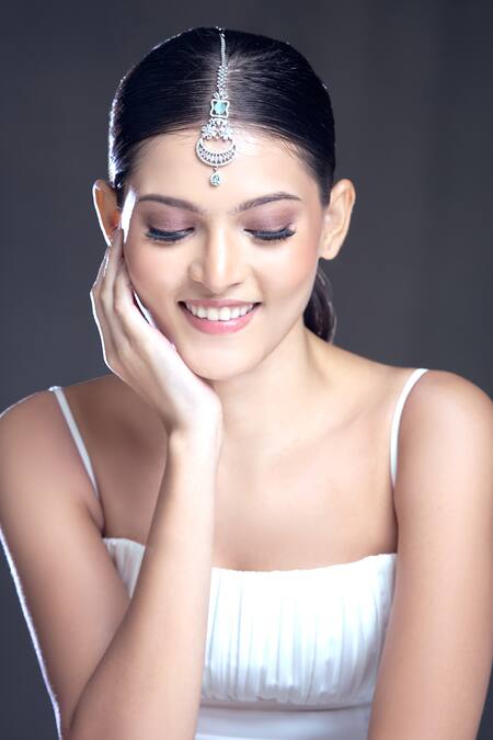 Moh-Maya By Disha Khatri Green Crescent Moon Cutwork Embellished Maangtikka Online at Aza Fashions Moh-Maya By Disha Khatri_Green Crescent Moon Cutwork Embellished Maangtikka_Online_at_Aza_Fashions