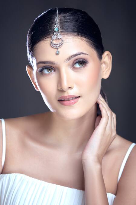 Buy Moh-Maya By Disha Khatri Green Crescent Moon Cutwork Embellished Maangtikka Online at Aza Fashions Buy_Moh-Maya By Disha Khatri_Green Crescent Moon Cutwork Embellished Maangtikka_Online_at_Aza_Fashions