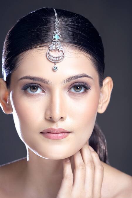 Shop Moh-Maya By Disha Khatri Green Crescent Moon Cutwork Embellished Maangtikka Online at Aza Fashions Shop_Moh-Maya By Disha Khatri_Green Crescent Moon Cutwork Embellished Maangtikka_Online_at_Aza_Fashions