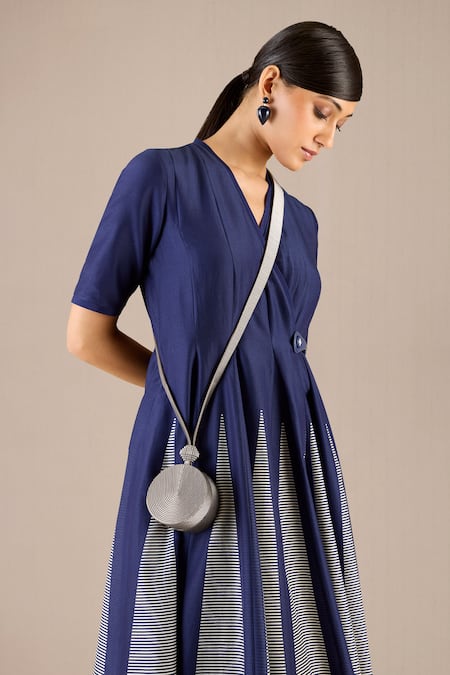 Ampm Silver Textured Linea Metallic Round Sling Bag 
