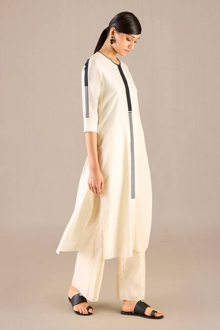 Buy_Ampm_Ivory Chanderi Embroidery Round Neck Bina Kurta Set With Striped Dupatta _Online_at_Aza_Fashions