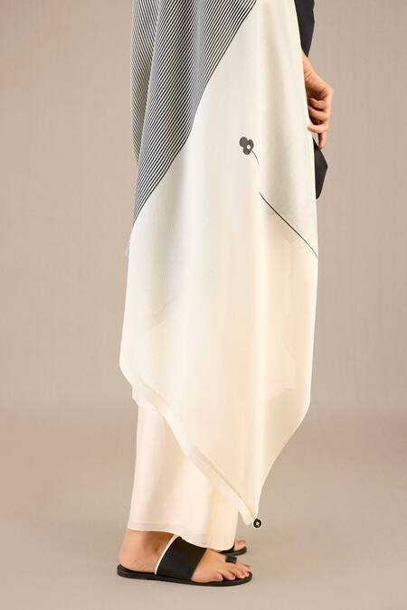 Buy_Ampm_Ivory Chanderi Embroidery Round Neck Bina Kurta Set With Striped Dupatta 