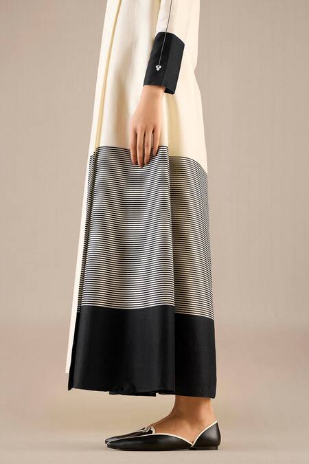 Buy Ampm Ivory Chanderi Scoop , Shawl Striped Abaya Set Buy_Ampm_Ivory Chanderi Scoop , Shawl Striped Abaya Set