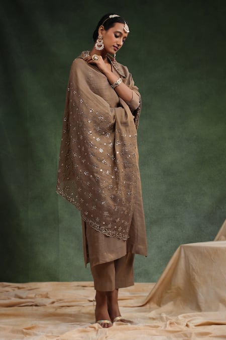 Buy_Charu Makkar_Brown Chanderi Embroidery V-neck Brick-o-la Solid Straight Kurta Pant Set _Online_at_Aza_Fashions