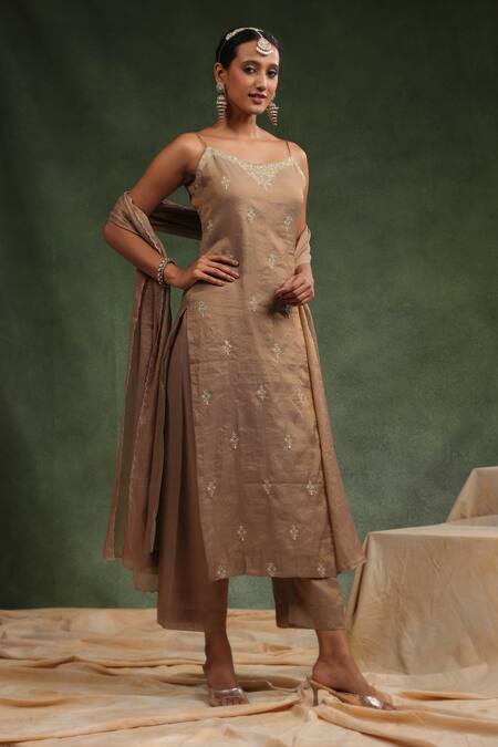 Charu Makkar_Brown Tissue, Chanderi Sequins, Embroidery V-neck Fall In Love Kurta Pant Set _at_Aza_Fashions